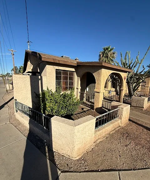 601 N Swan Rd — Photo 3