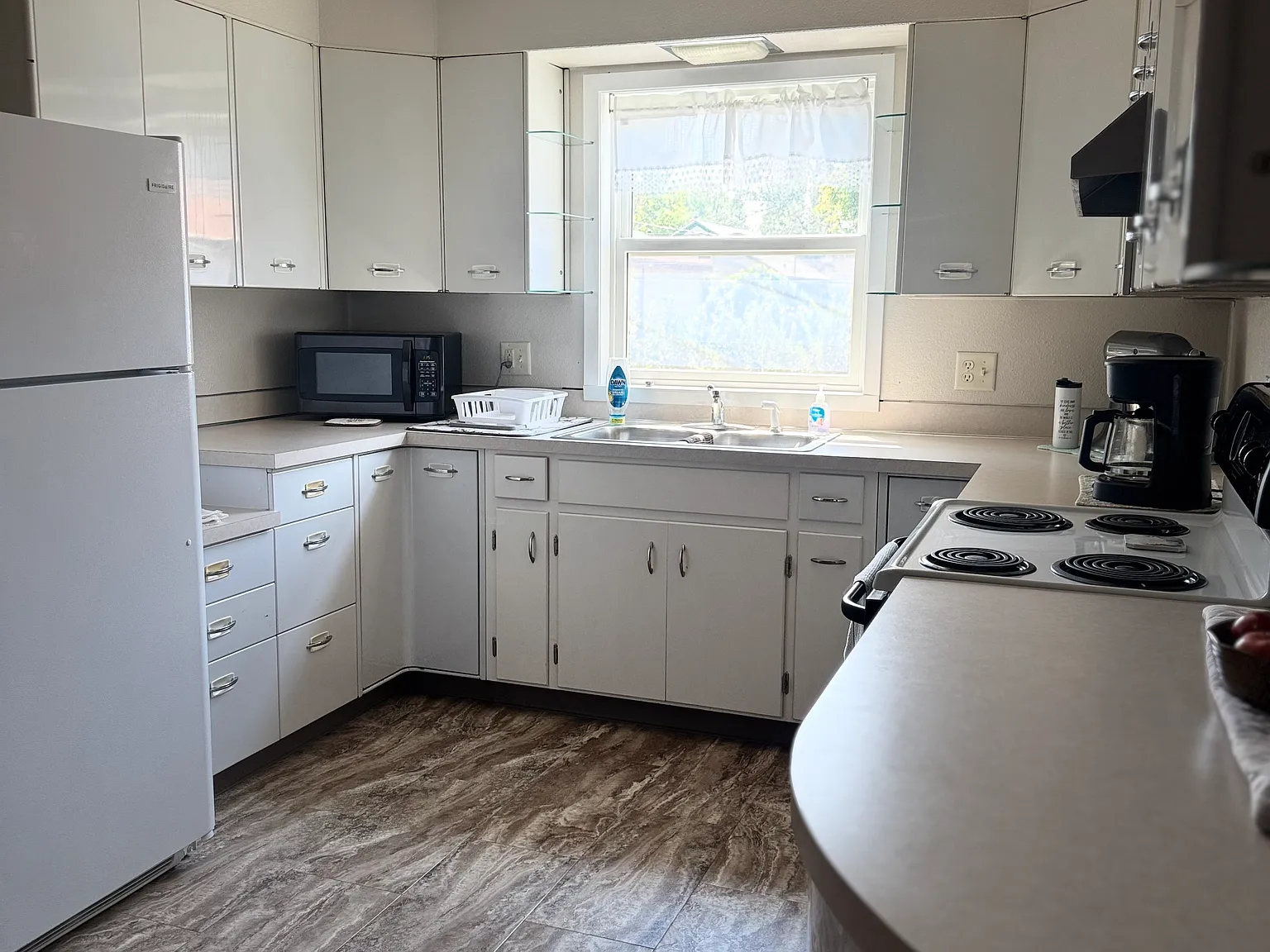 3 bed, $1,650 — Photo 3