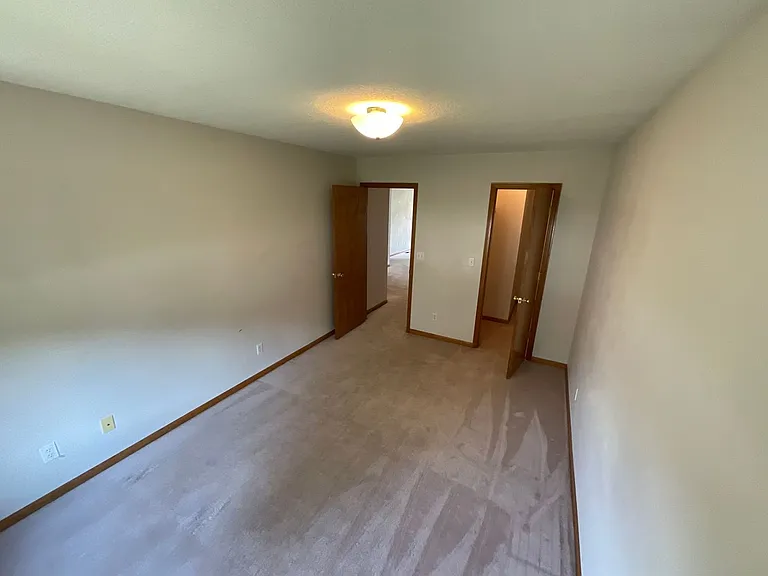 124-126 W Briarbrook Ln — Photo 6