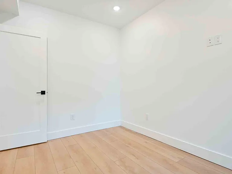 2641 4th St NE #2 — Photo 27