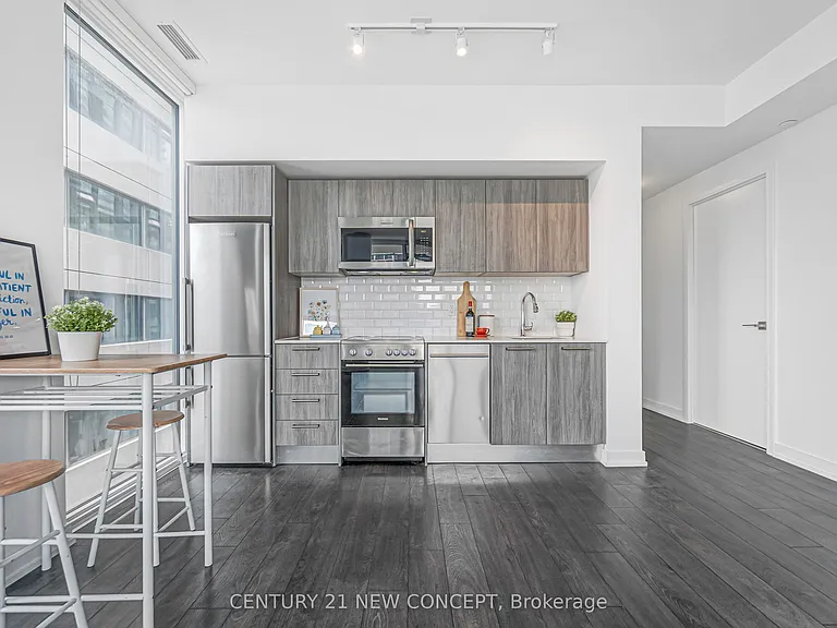 28 Wellesley St E #1902 — Photo 7