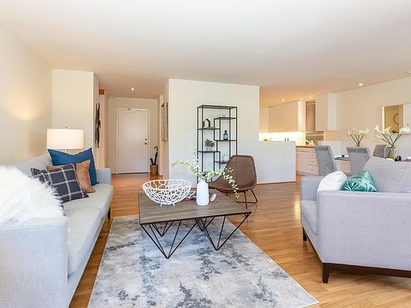 4th image of 139 S Lake Merced Hls APT 3C