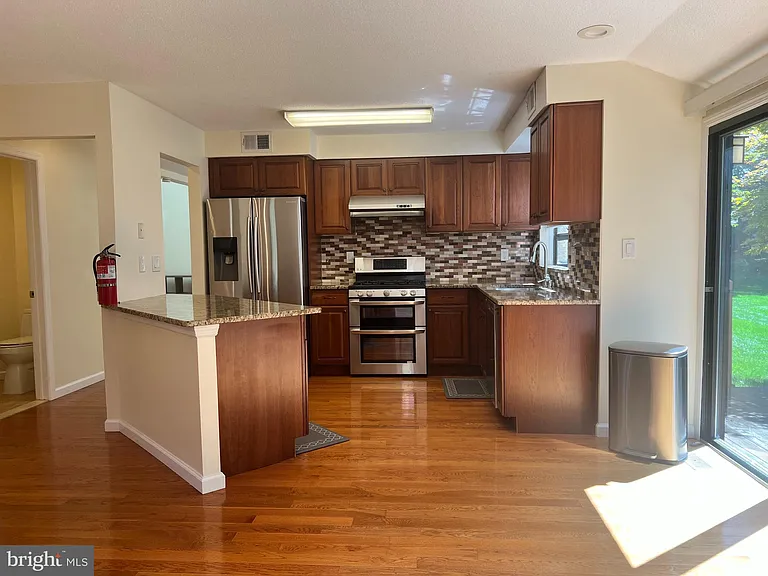 80 Sayre Dr — Photo 17