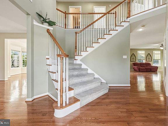 3rd image of 262 Canal Way