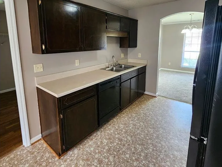 2411 Fernando Ct — Photo 10