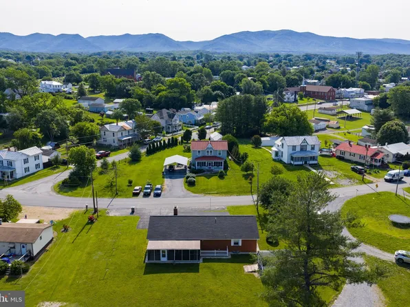 203 2nd St, Shenandoah, VA 22849