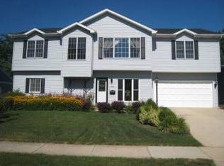 422 S Park Blvd, Streamwood, IL