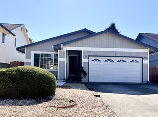 1569 Golf Course Dr, Rohnert Park, CA 94928