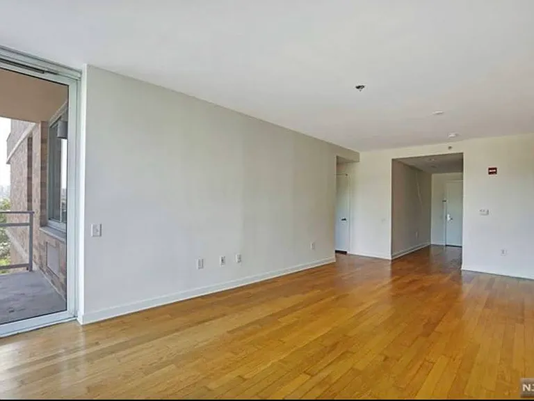 512 Hudson Park — Photo 9