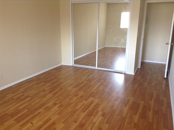 4th image of 13629 Kornblum Ave APT 09