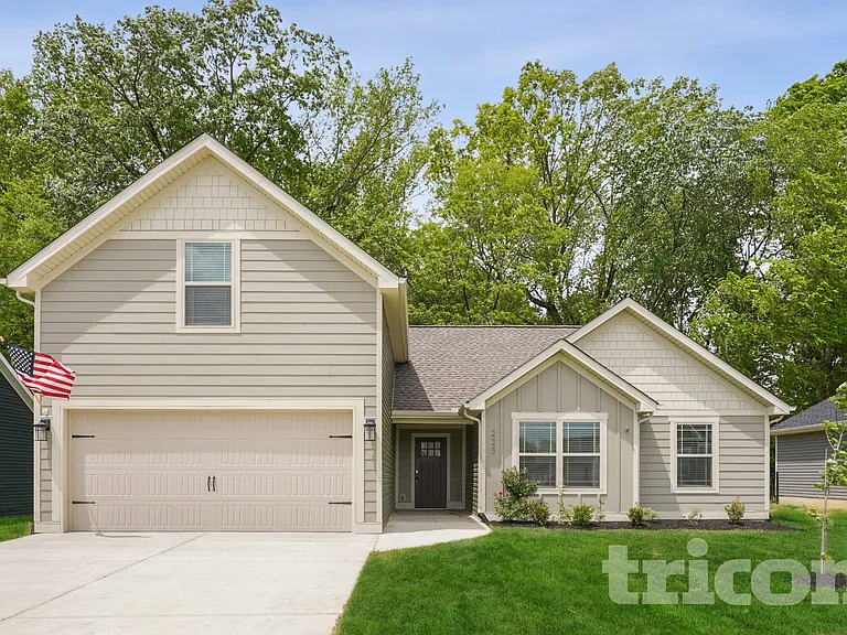 223 Fieldstone Ln — Photo 1
