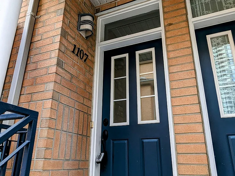 28 Sommerset Way #1107 — Photo 2