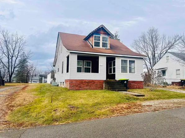 711 Hickory Ave, Pulaski, VA 24301