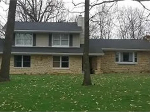15264 Briarwood Dr, Peosta, IA 52068