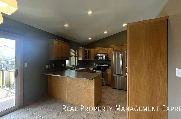 5208 S Birchwood Ave — Photo 5