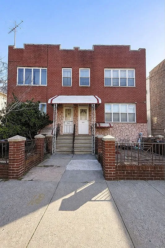 1867 W 12th St photo 1