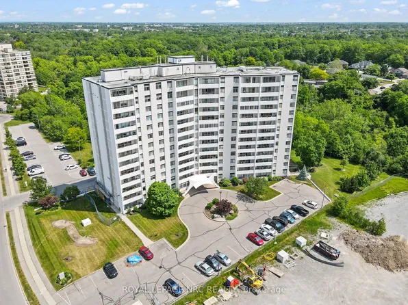 15 Towering Heights Blvd #904, Saint Catharines, ON L2T 3G7