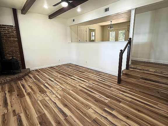 3rd image of 112 Mountain Pine Dr