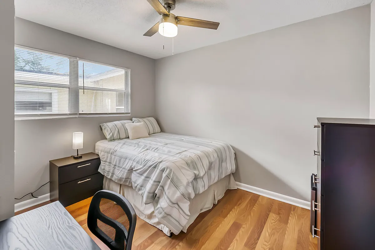 ROOM 7 - Rollo Rd