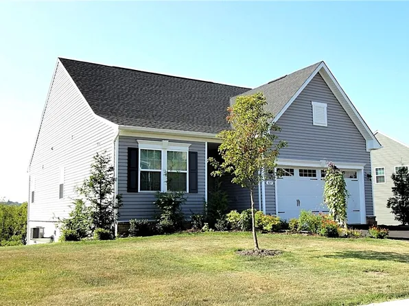 327 Crossing Dr, Eighty Four, PA 15330