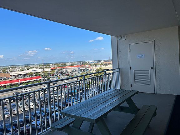 30 Ft. long balcony, bayside
