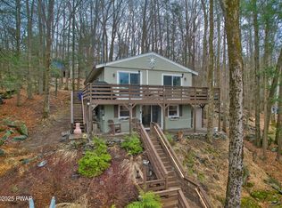 46 Roamingwood Rd, Lake Ariel, PA 18436