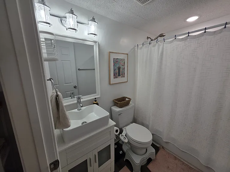 Bathroom #2 (off of hallway)