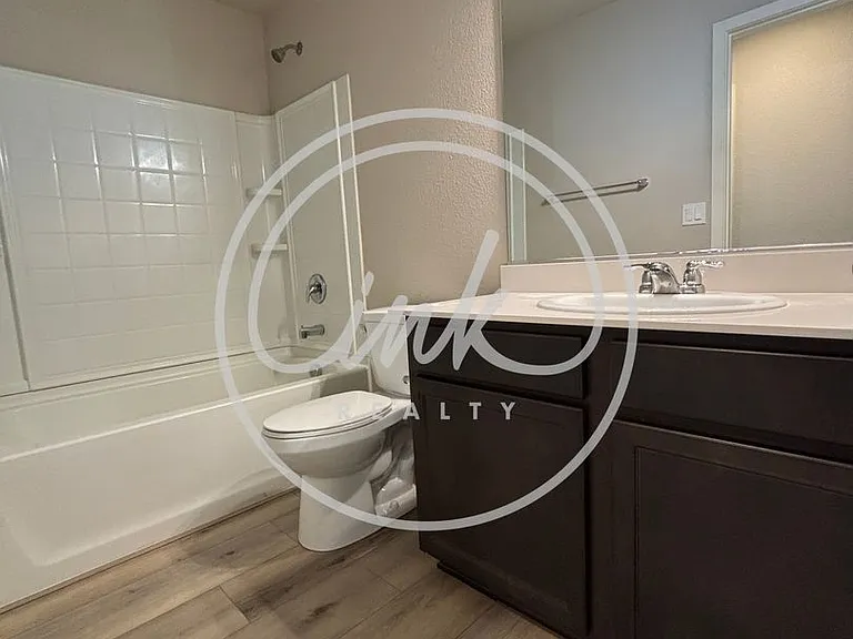 608 Crossing Cir — Photo 10
