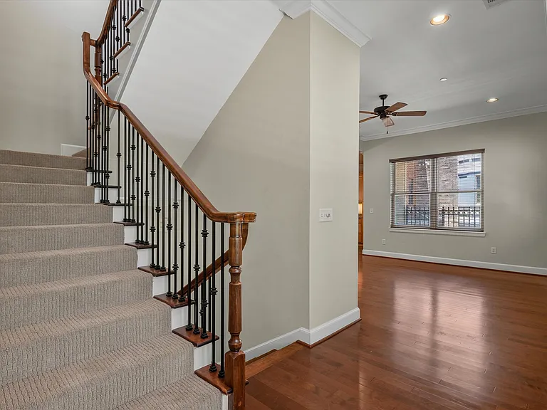 205 N Geary Ave — Photo 17