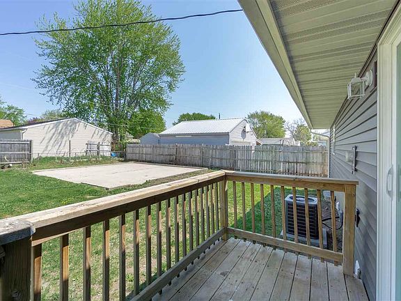3rd image of 1660 Cherry Hills Dr