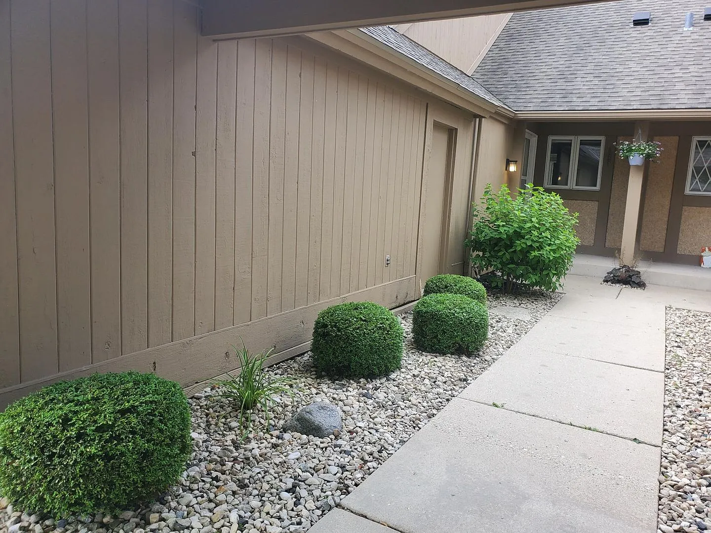 Mequon - A Stunning 3 Bedroom 3 Bath Condo — Photo 2