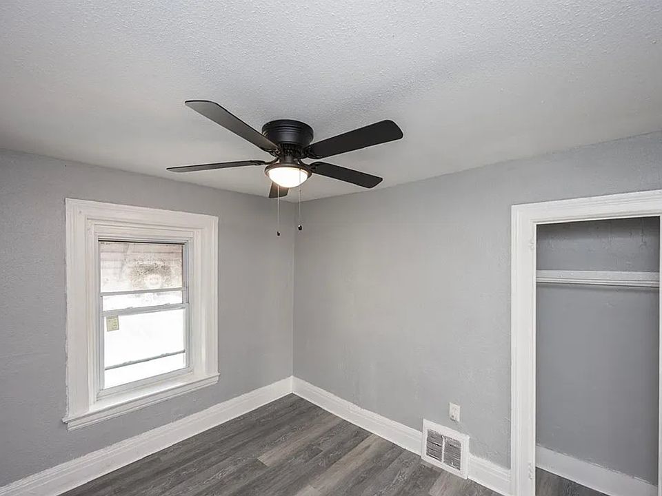 Large sunny bedrooms