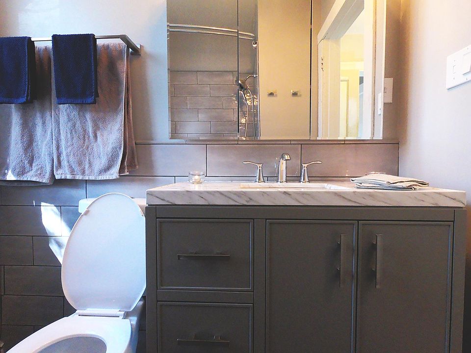 1st image of 6152 N Hermitage Ave #2S