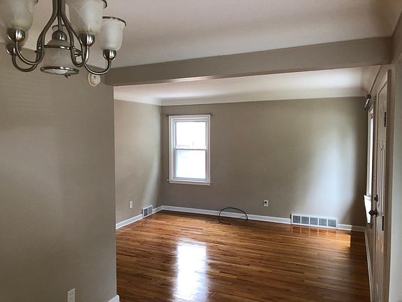 5th image of 21105 Frazho St