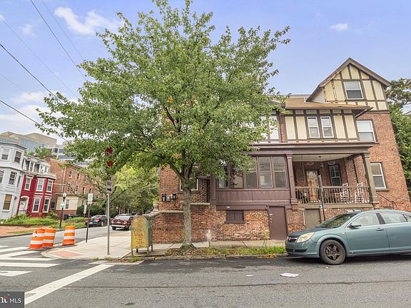 4th image of 613 W 10th St
