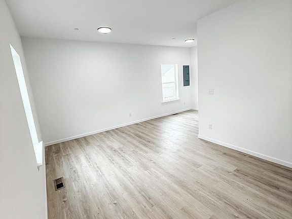 5th image of 6 N Maryland Ave