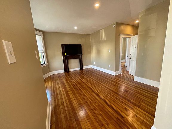 4th image of 522 Hudson Ave Unit 2