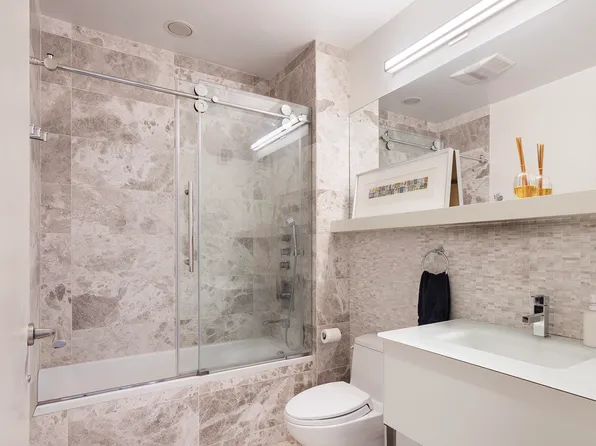 224 West 18th Street image 16 of 19