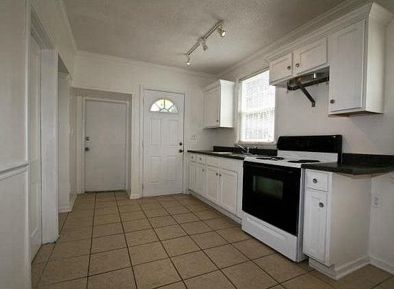3rd image of 6602 Paseo Blvd