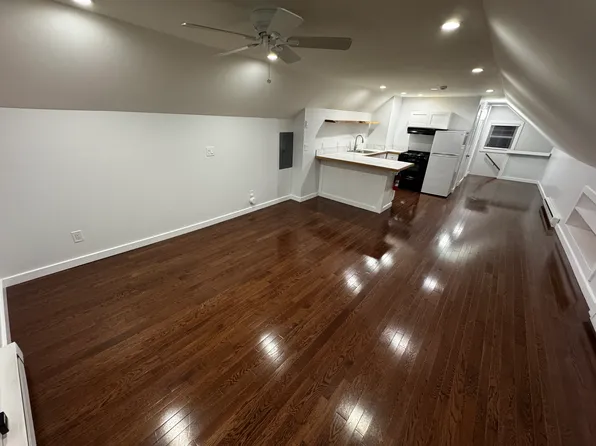 34 Center St Floor 3, New London, CT 06320