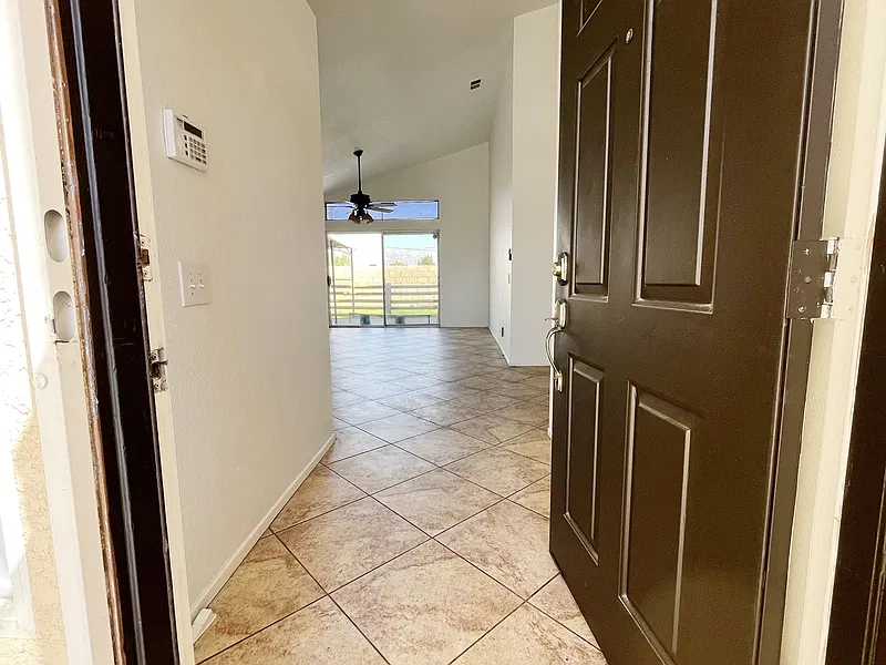 3 bed, 2.0 bath, 1385 sqft, $2,700 — Photo 4