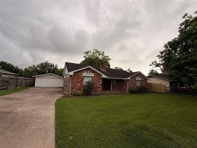 120 Texas Ave — Photo 1