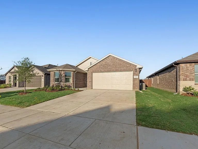 8556 Dunnstown Dr — Photo 2