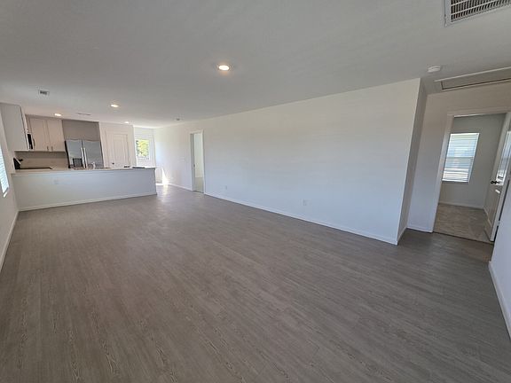 3rd image of 400 Beaunoir Ave