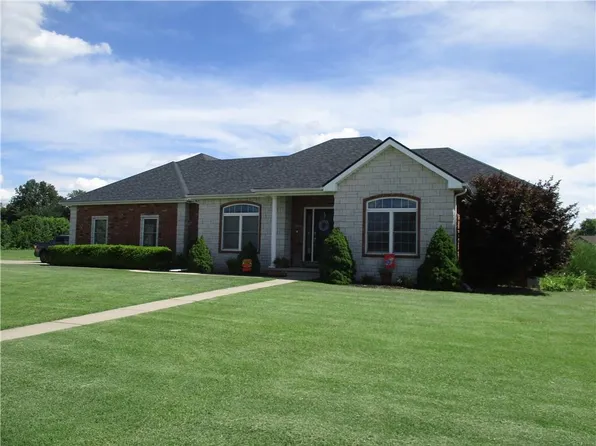 1406 W Cedar Brk, Columbus, KS 66725