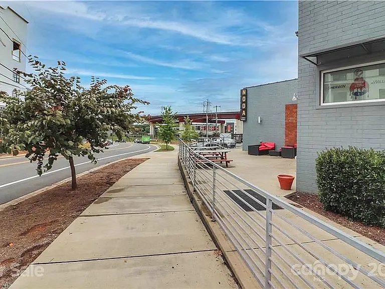 547 Donatello Ave — Photo 14