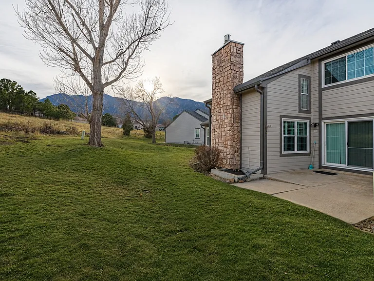 108 Cobblestone Dr — Photo 2