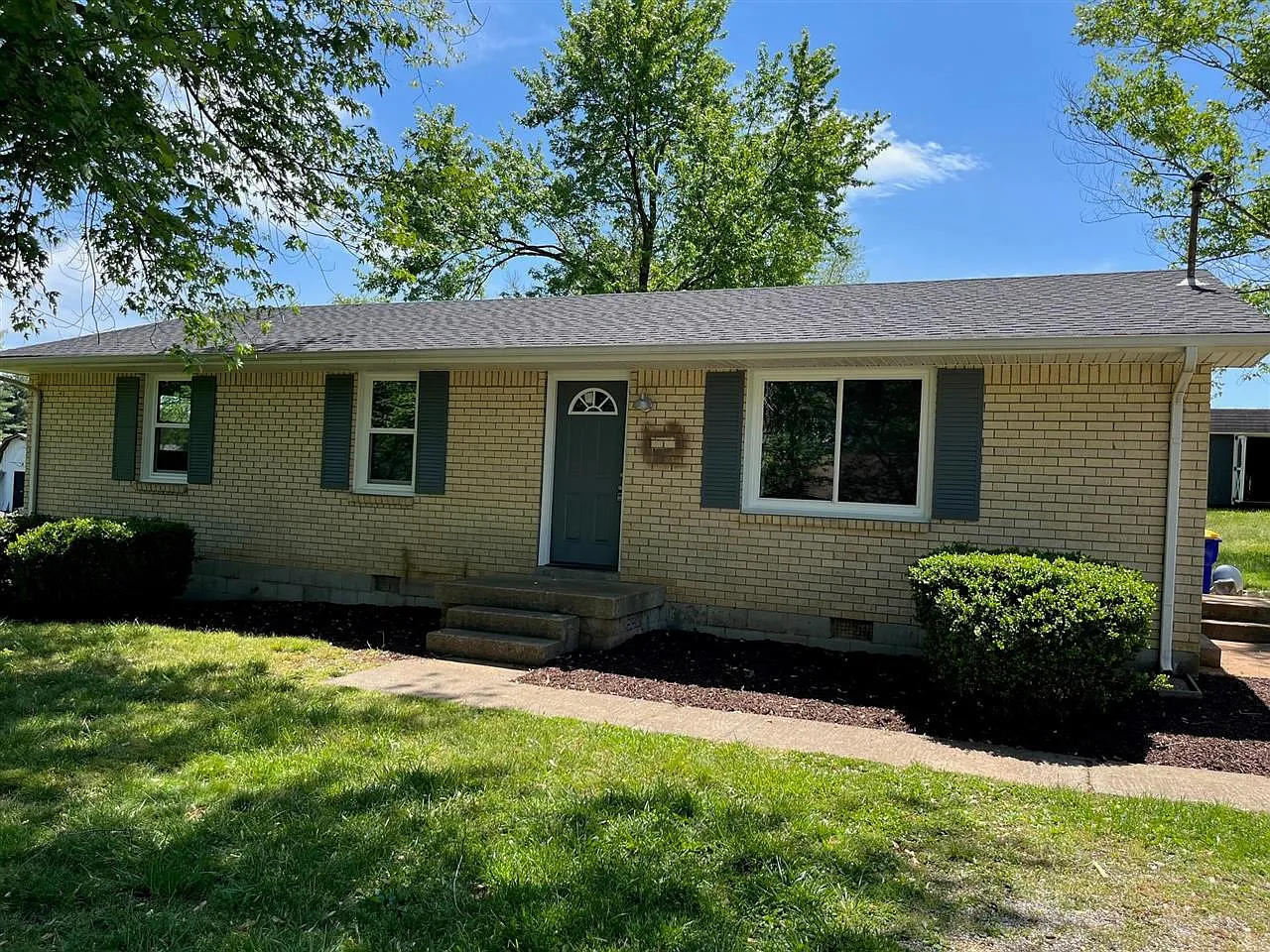 4 bed, 1124 sqft, $1,600 — Photo 1