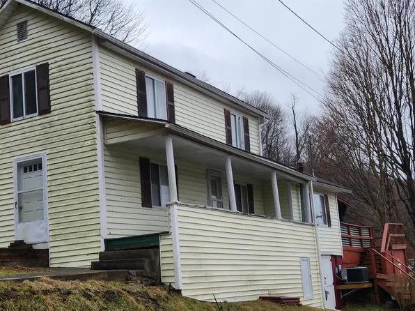 207 S High St, Philippi, WV 26416