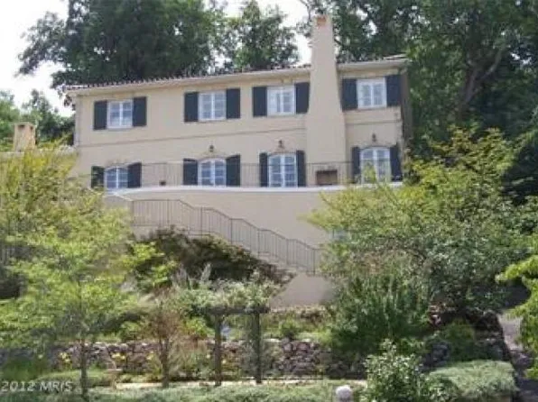 7608 Southdown Rd, Alexandria, VA 22308
